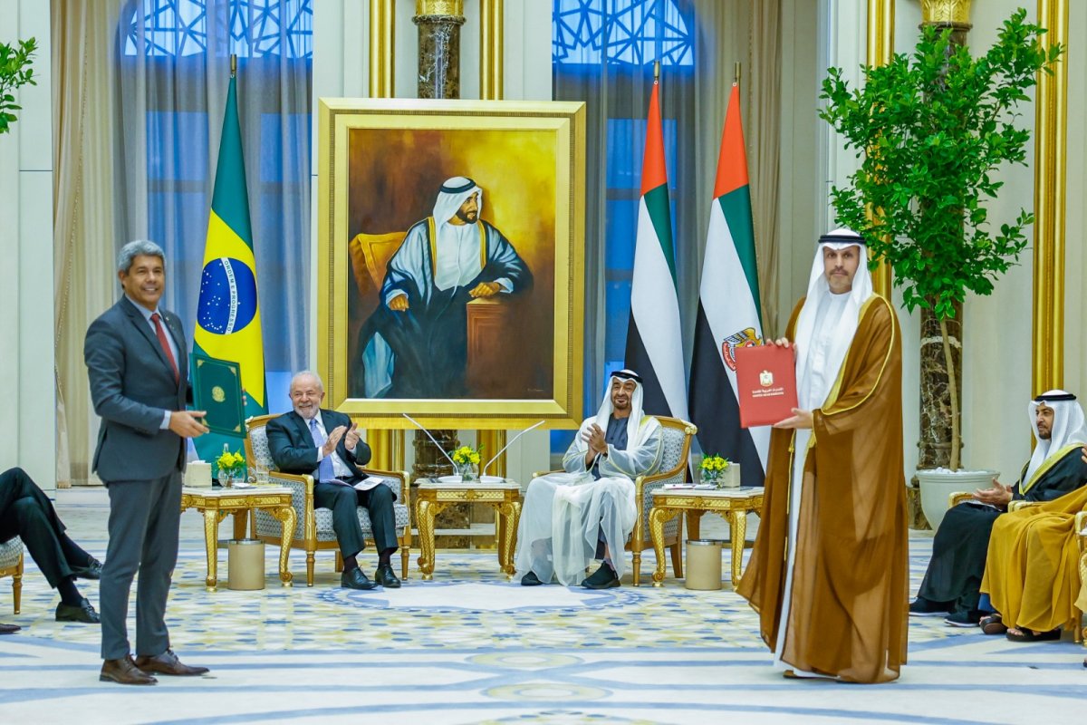Jerônimo assina documento em Abu Dhabi que prevê investimentos de R$ 12 bilhões na Bahia para produção de diesel verde