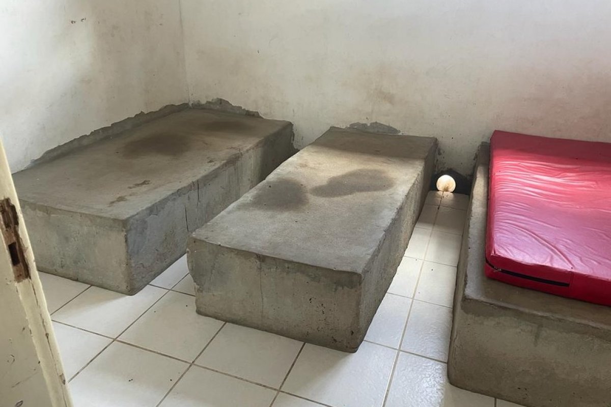 Três funcionários de clínica clandestina em Feira são encontrados em situação análoga à escravidão
