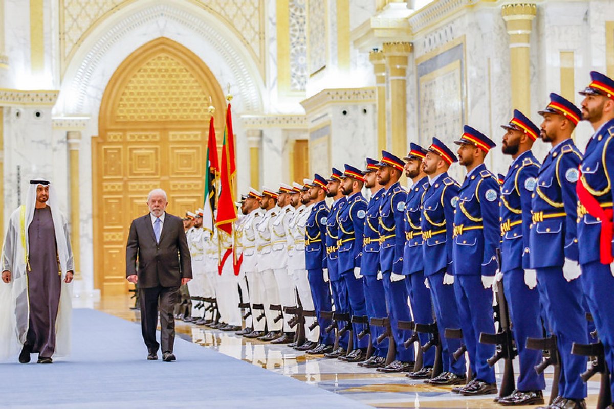 Lula bate recorde de viagens internacionais nos primeiros 4 meses de governo, diz jornal