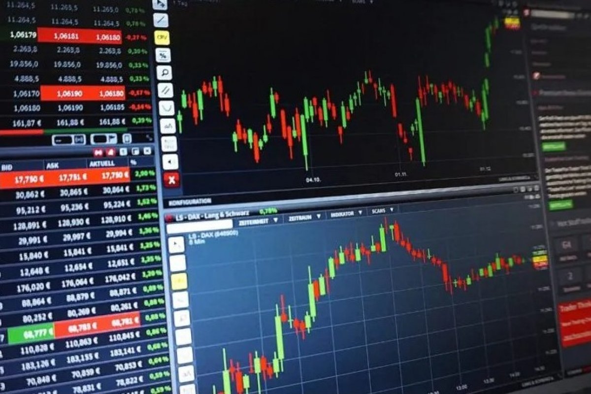Ibovespa cai em meio a expectativa do envio da regra fiscal ao Congresso