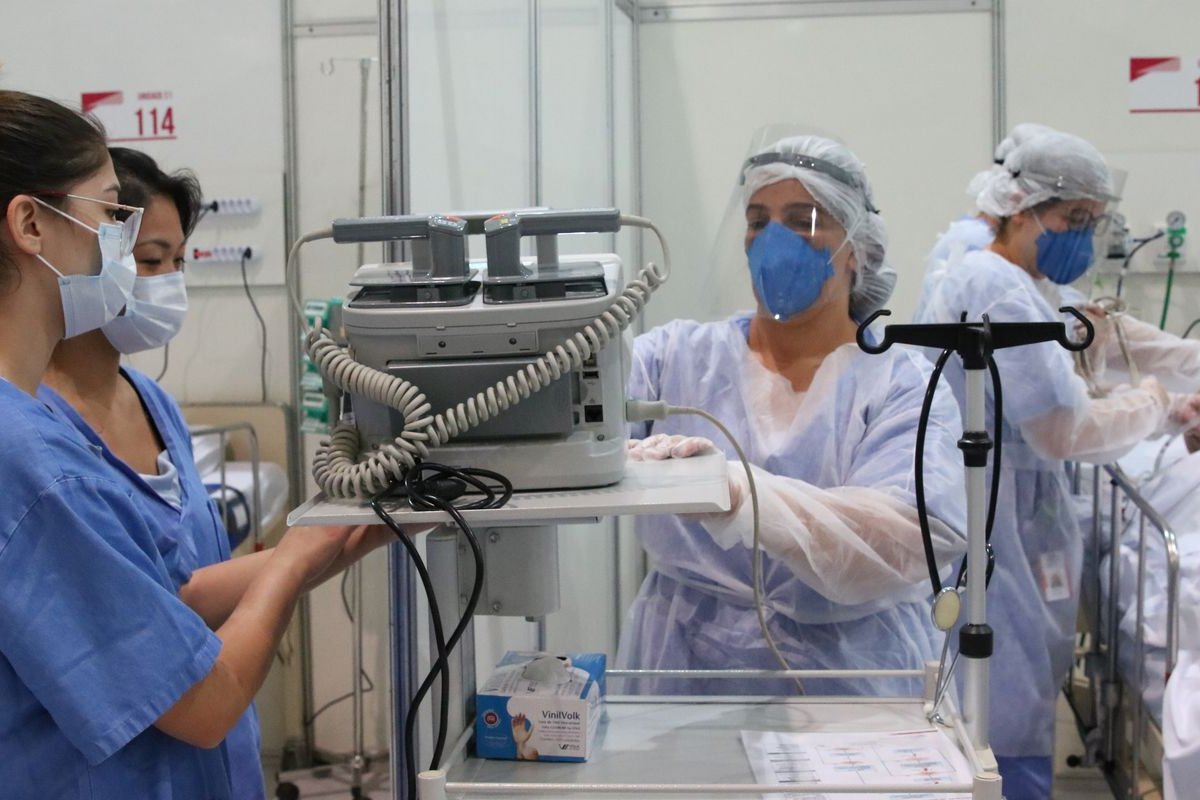 Deputados participam de audiência para discutir sobre piso nacional da enfermagem nesta terça-feira (18)