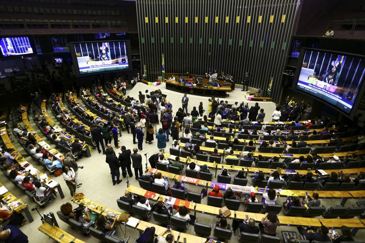 Sessão que poderia definir a criação da CPMI do 8 de Janeiro é adiada