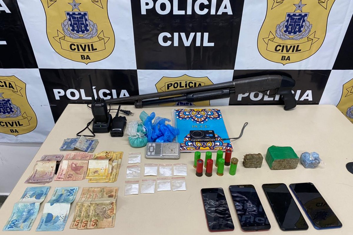 Homem é preso por porte ilegal de arma e tráfico de drogas em Feira de Santana