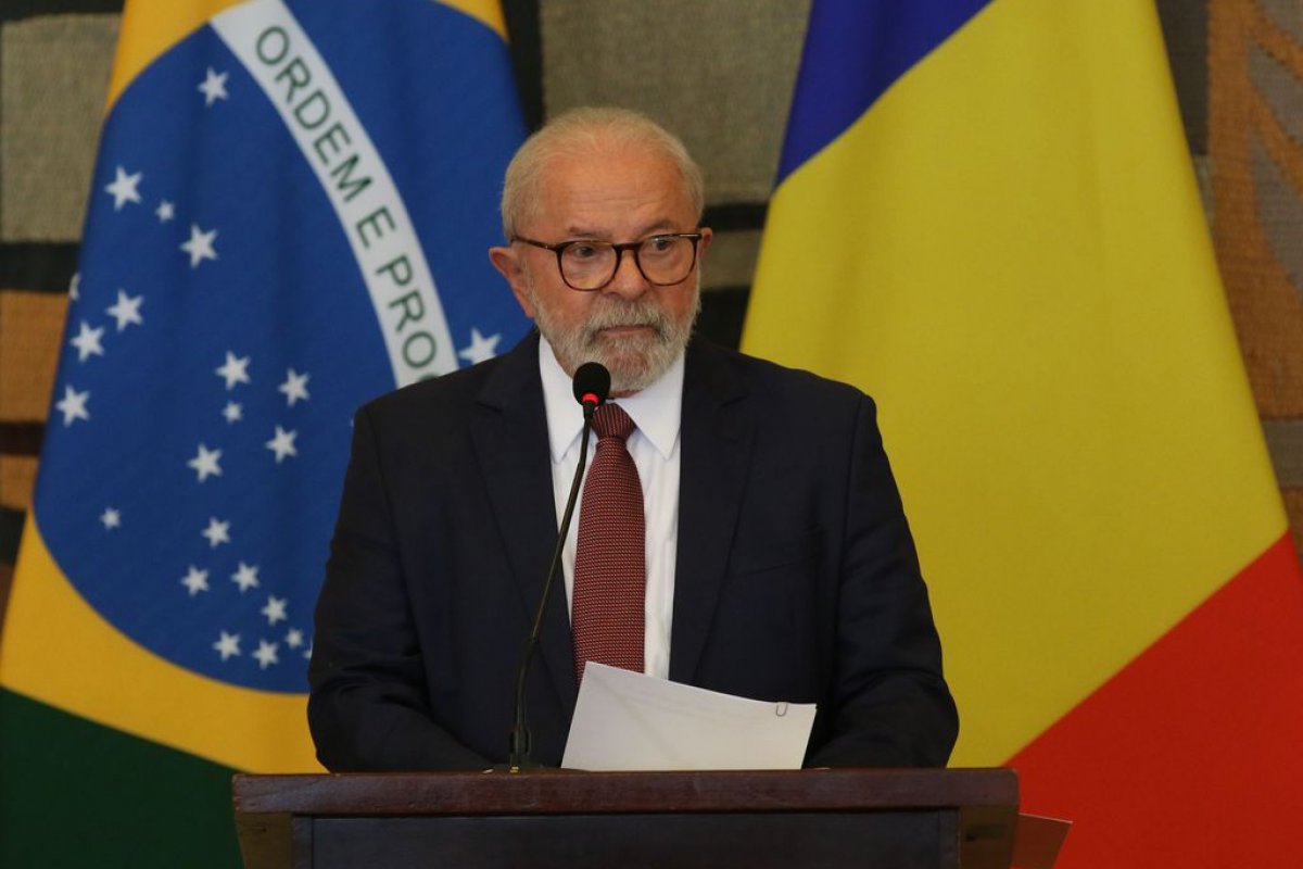 Após críticas, Lula diz que condena "violação territorial" da Ucrânia