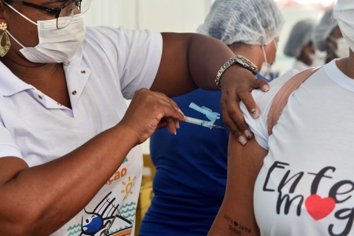 Estratégia de vacinação contra Covid-19 segue acontecendo nesta quarta-feira (19)