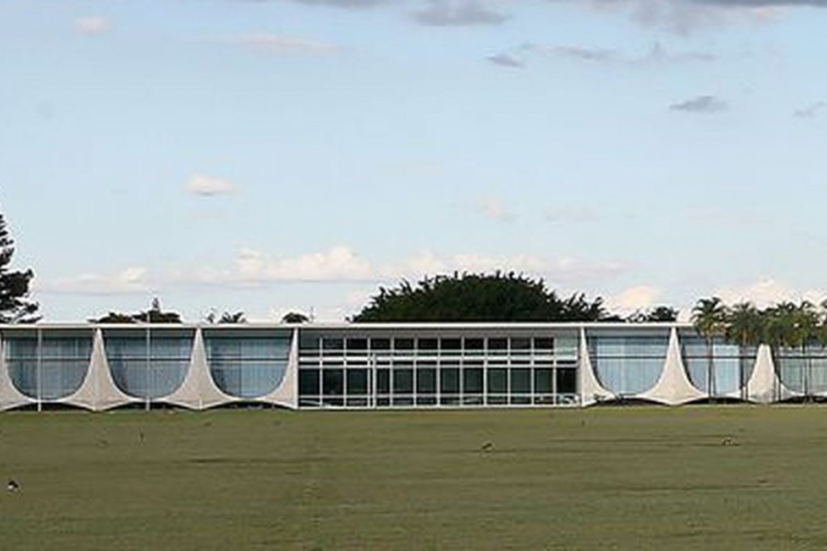 Móveis da Alvorada: ministro do TCU ignorou parecer técnico ao arquivar processo, diz coluna