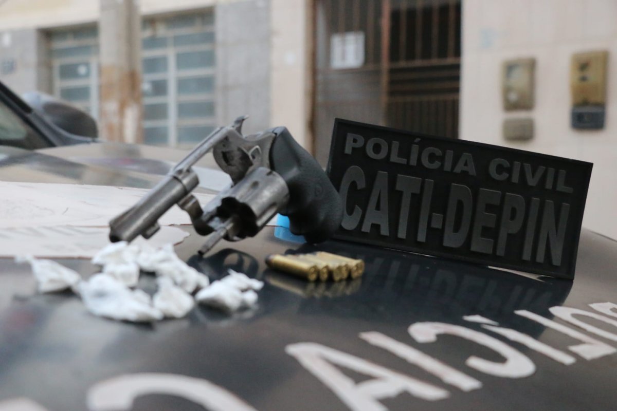 Suspeito de tráfico de drogas que usava a casa da mãe como ponto de venda é preso em Juazeiro
