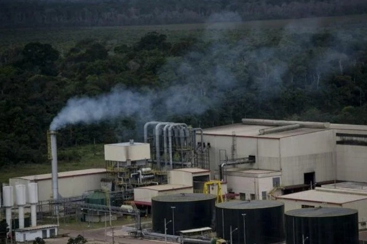 Governo fecha com Acelen maior investimento em pesquisa da história da Bahia