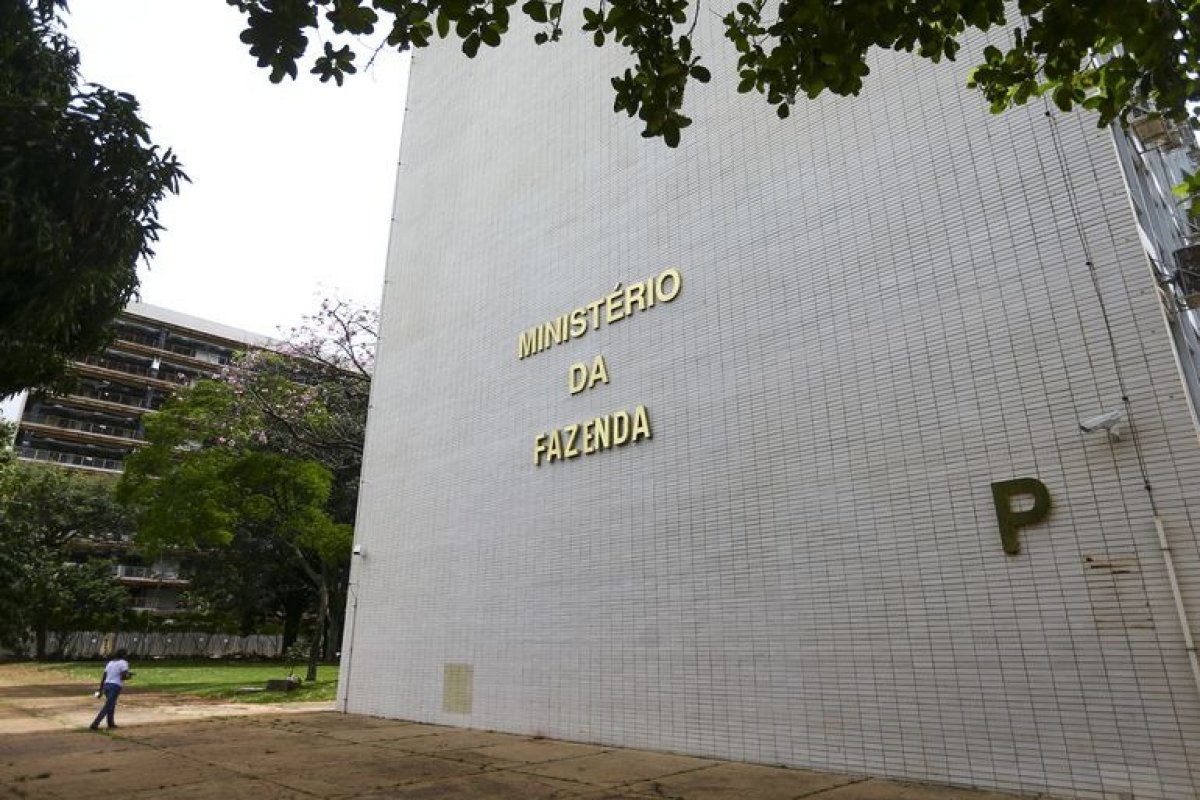 Governo anuncia 13 medidas para estimular crédito e impulsionar PPPs