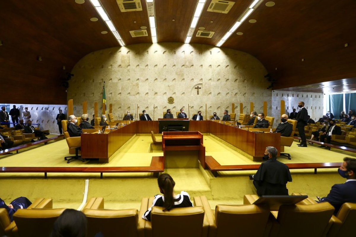 Ministros do STF votam para alterar cálculo de correção do FGTS