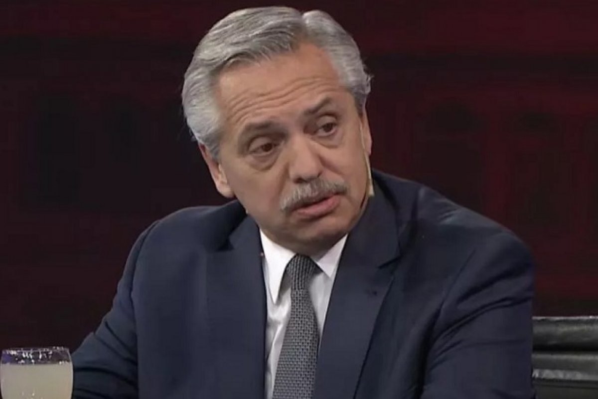 Presidente da Argentina anuncia que não tentará reeleição em outubro