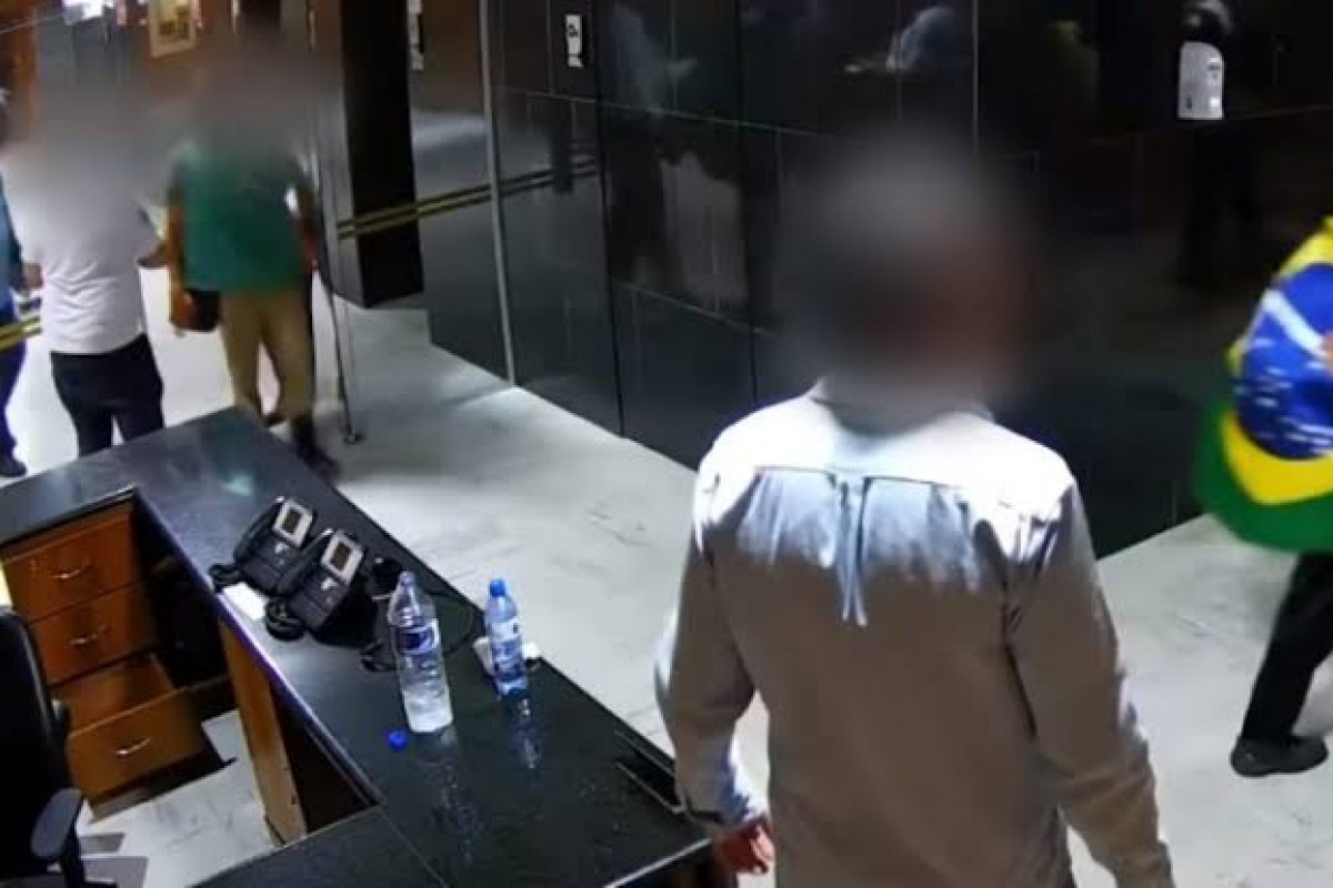 GSI envia ao STF lista com nomes de servidores que aparecem em imagens durante invasão no Planalto