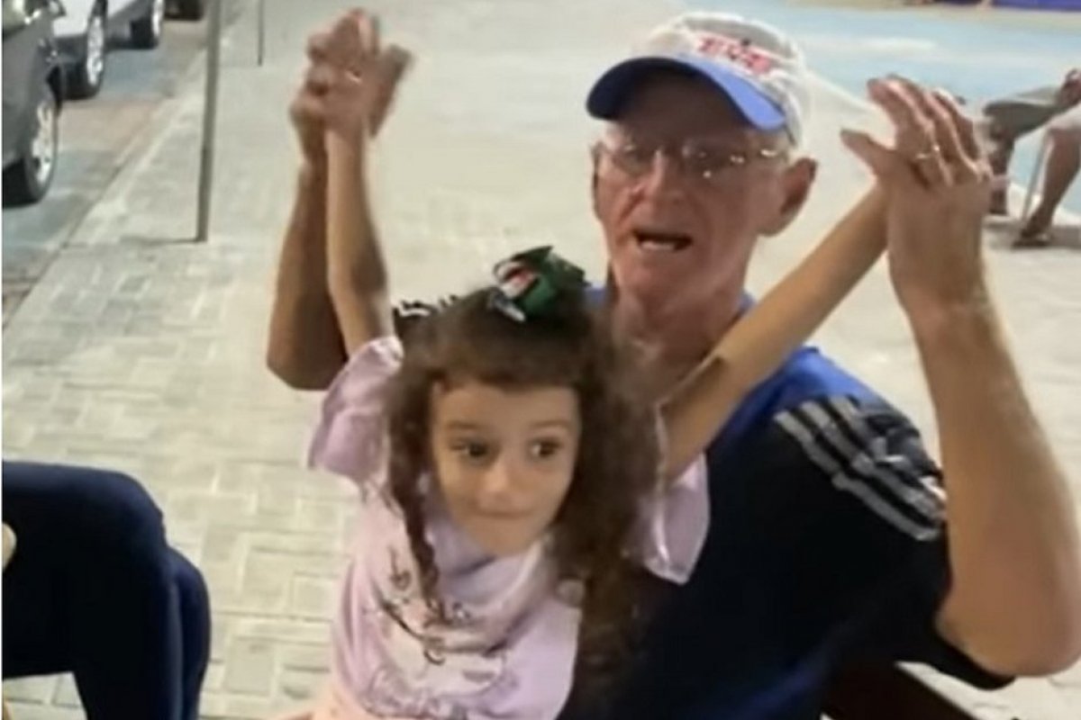 Marinha inicia buscas pelo tio de Carla Perez no Rio Buranhém, em Porto Seguro