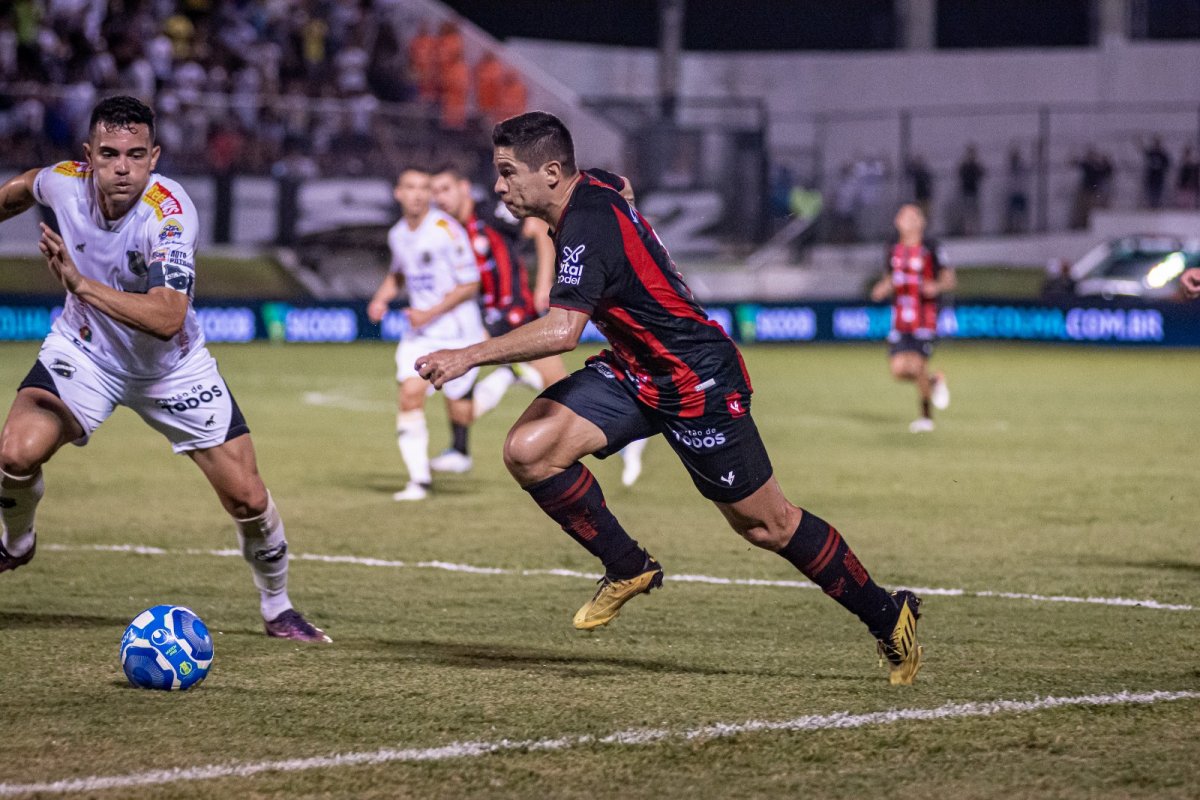 Vídeo: Vitória aproveita expulsão, bate ABC fora de casa e vira vice-líder da Série B; confira os gols