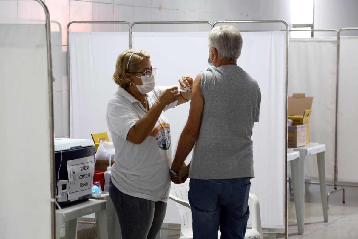 Salvador: vacinação contra covid-19 retorna nesta segunda-feira (24)
