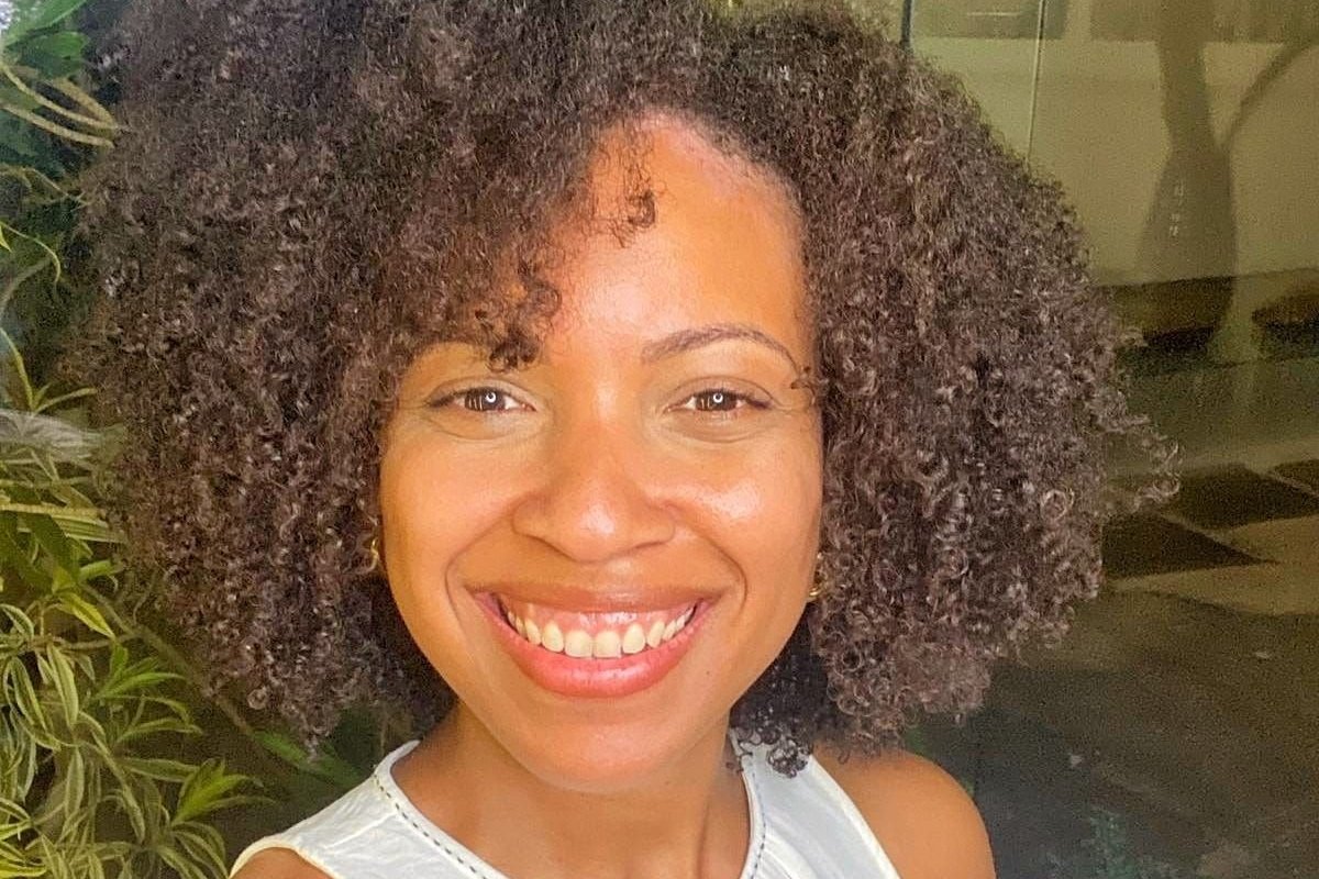 Brasileira morre em voo nos EUA e família faz vaquinha para trazer corpo ao país