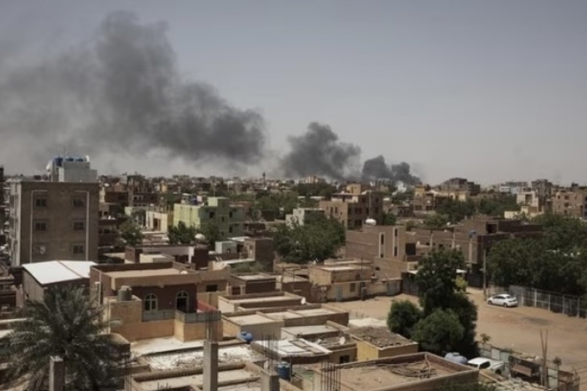 EUA, Reino Unido, Rússia e outros países retiram seus cidadãos do Sudão