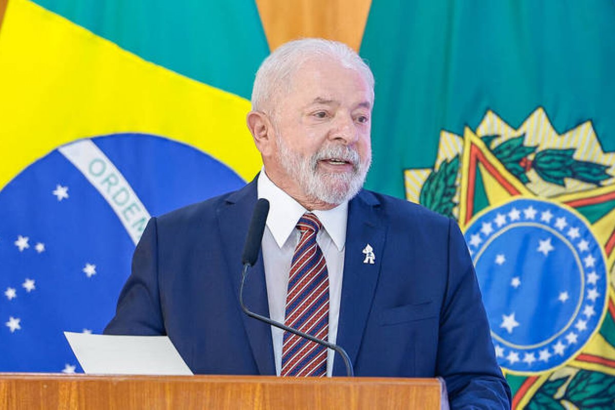Lula faz novas críticas ao atual patamar de juros: 'Ninguém toma dinheiro emprestado a 13,75%'