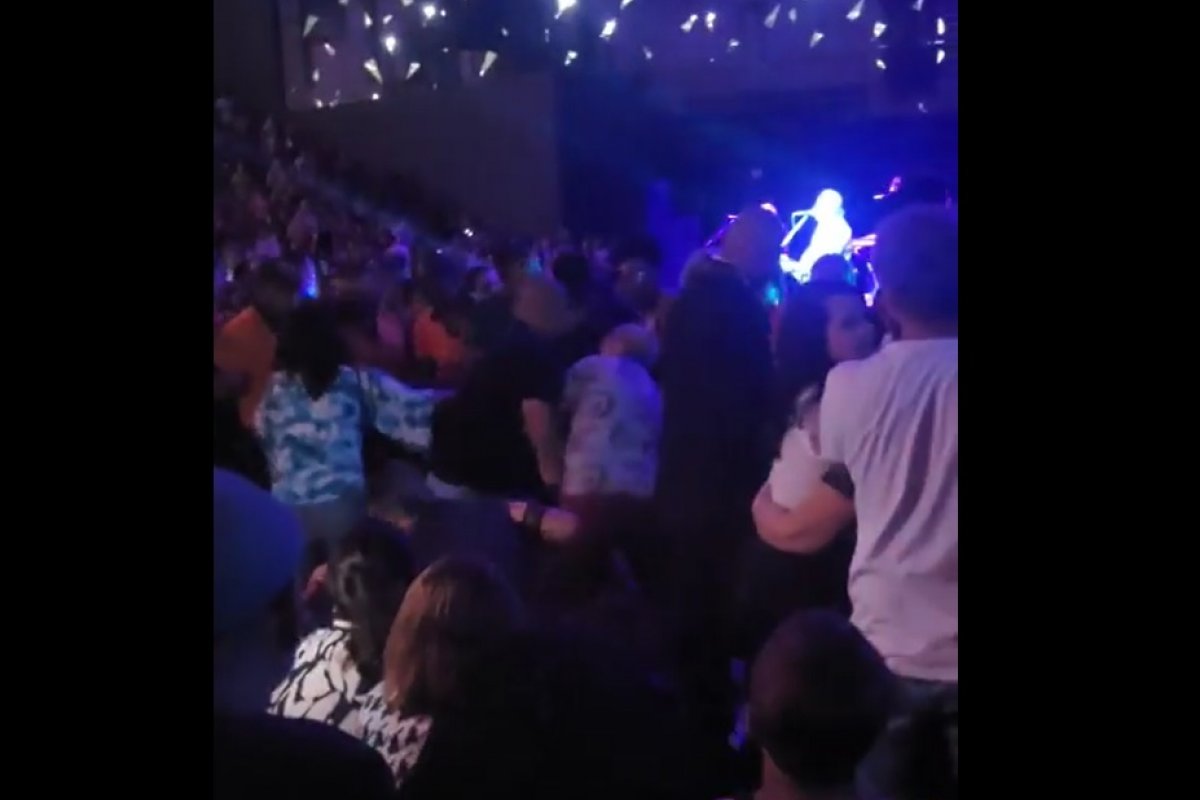 Vídeo: briga marca show de Zé Ramalho na Concha Acústica do TCA