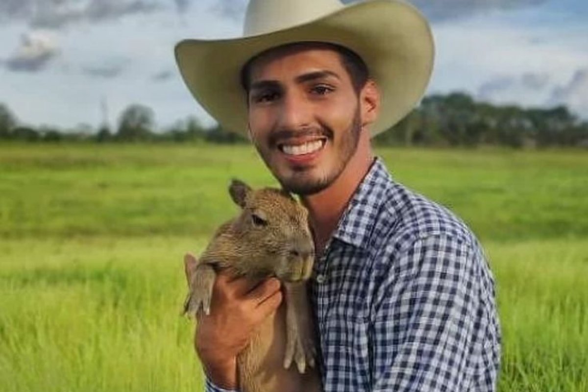 Influencer que filmava capivara informa que equipe jurídica segue tentando revogar multas de R$ 17 mil do Ibama