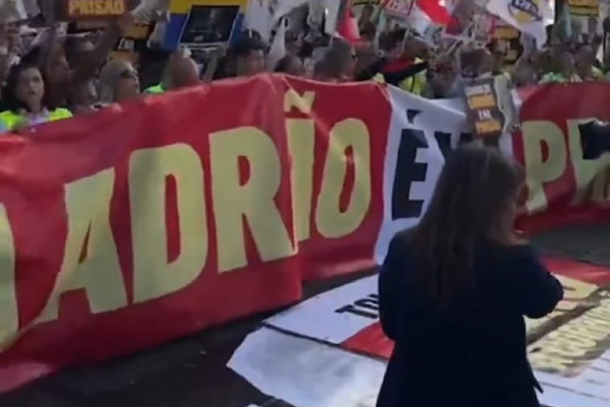 Vídeo: manifestantes da extrema direita de Lisboa protestam contra Lula nos arredores da Assembleia de Portugal