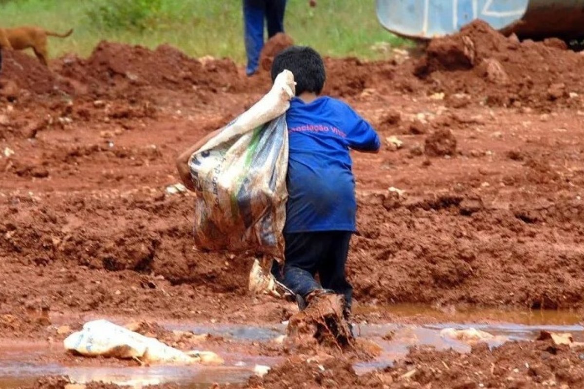 Políticas para crianças e adolescentes precisam estar no orçamento público, aponta fundação