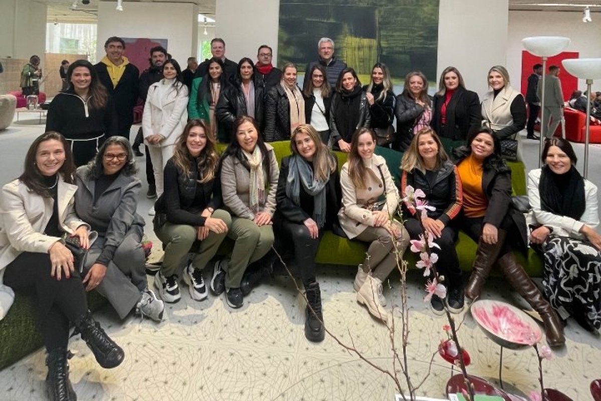 Arquitetos brasileiros visitam o showroom de Paola Lenti para conhecer nova coleção!