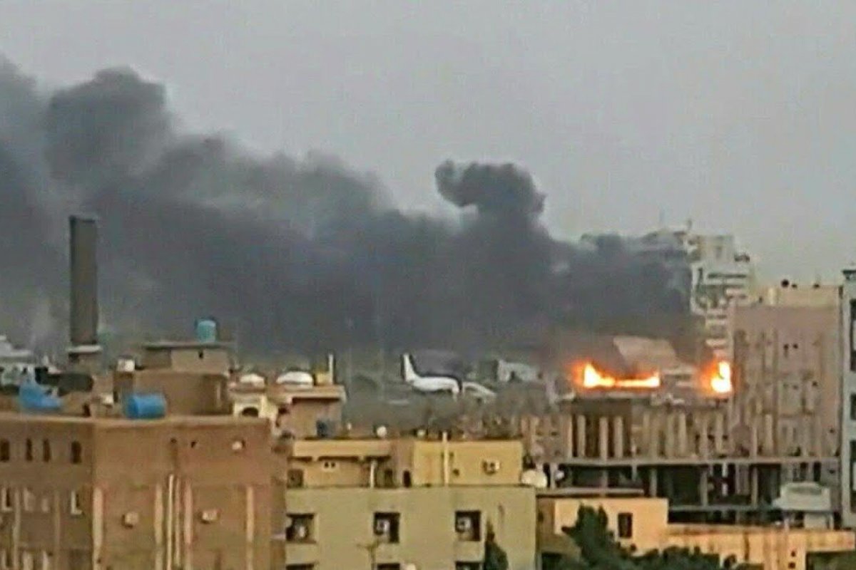 Generais do Sudão concordam com cessar-fogo de 72 horas na tentativa de encerrar combates