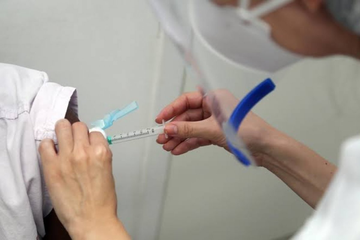 Covid-19: prefeitura de Salvador anuncia aplicação da vacina bivalente em pessoas a partir de 18 anos