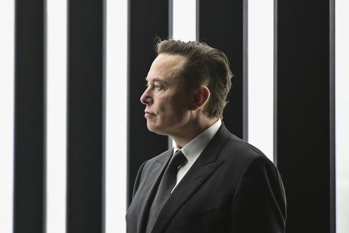 Elon Musk deixa escapar conta secundária no Twitter em que finge ser criança