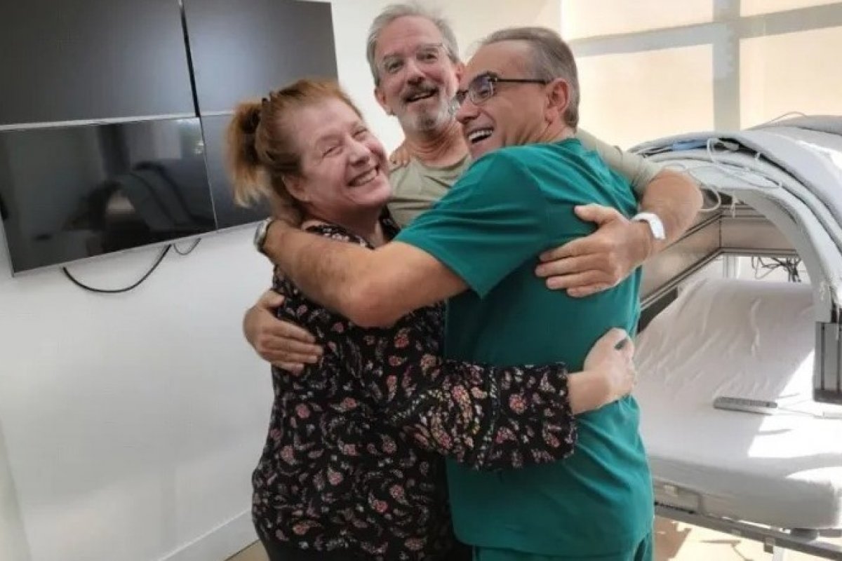 Paciente com câncer terminal alcança controle da doença após tratamento desenvolvido por brasileiro