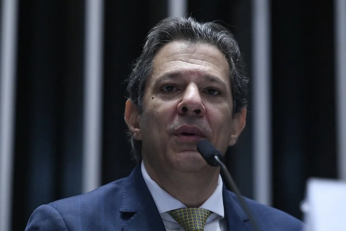 'Se a economia continuar desacelerando, teremos problemas fiscais', diz Haddad