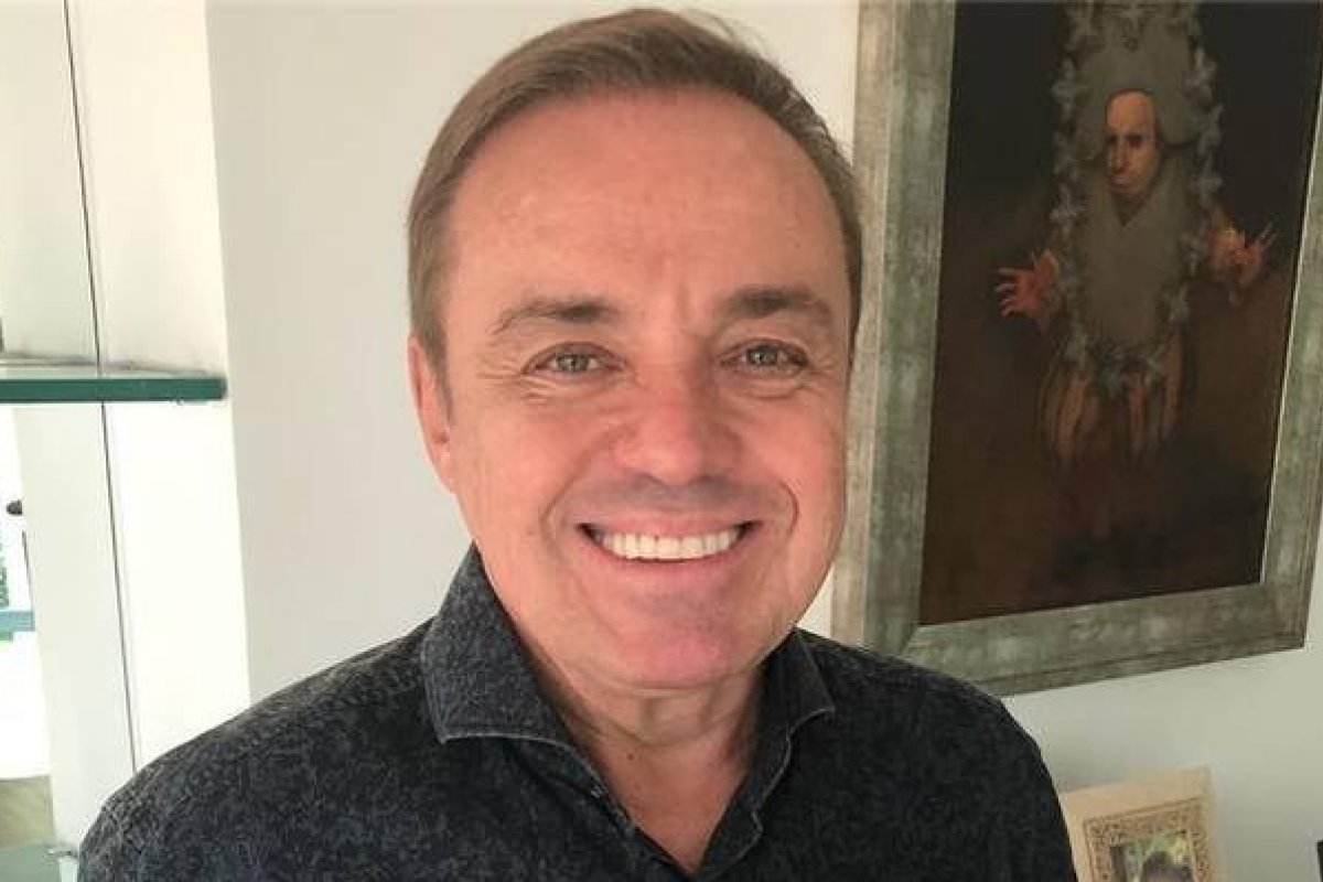 Diretor de televisão tatua o rosto do apresentador Gugu Liberato como homenagem