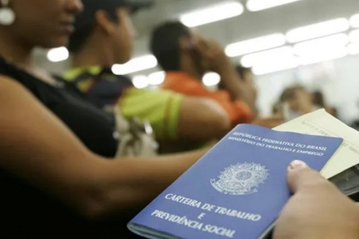 Confira as oportunidades de emprego oferecidas pelo SineBahia nesta sexta-feira (28)