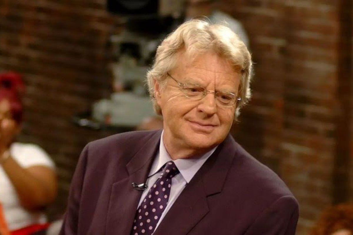 Apresentador norte-americano Jerry Springer morre aos 79 anos