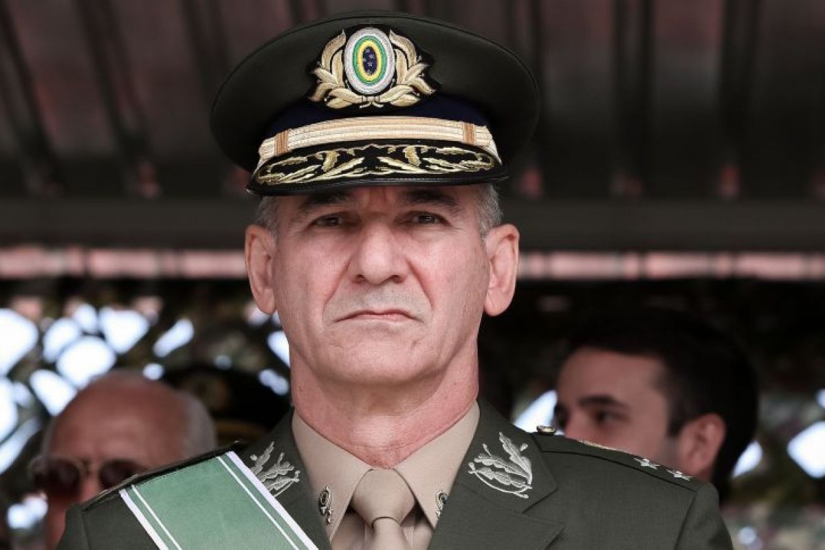 Lula convida general Amaro para assumir GSI