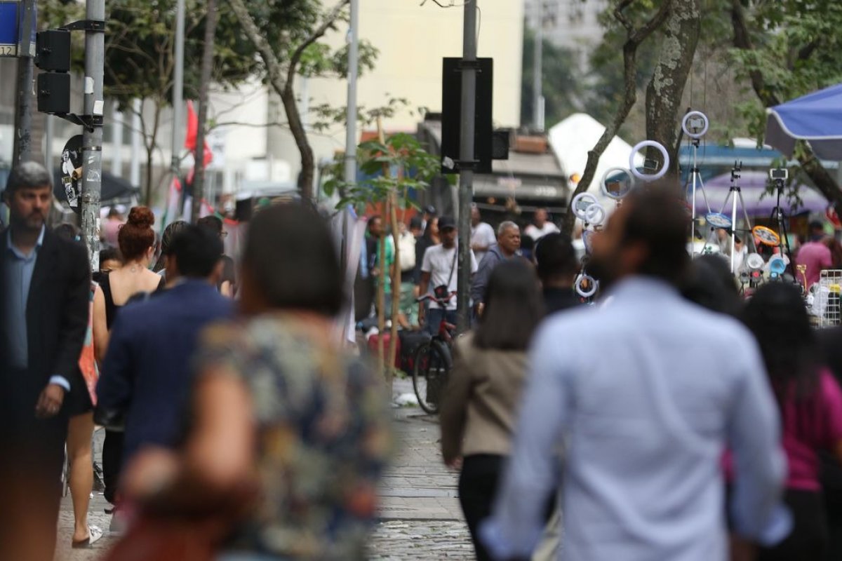 65% dos inadimplentes dizem que situação financeira impacta diretamente no trabalho