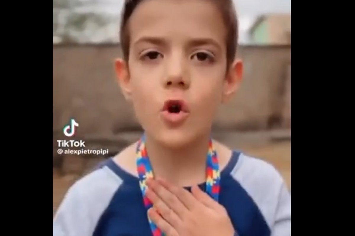 Vídeo: "Eu não tenho parafuso solto não", diz menino autista em resposta ao presidente Lula