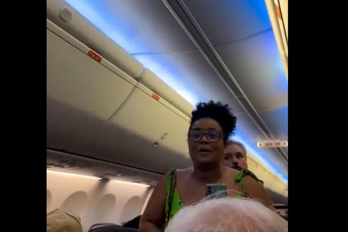 Vídeo: mulher recusa a despachar mochila e é expulsa de voo em Salvador