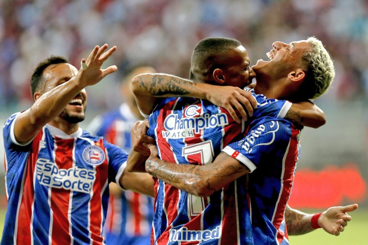 Vasco e Bahia se enfrentam nesta segunda-feira (1º) em São Januário