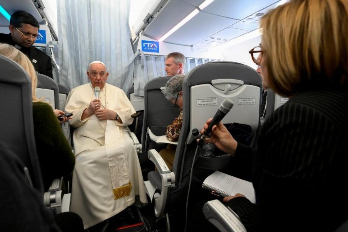 'Uma missão de paz está em andamento ', diz Papa Francisco sobre conflito Rússia-Ucrânia