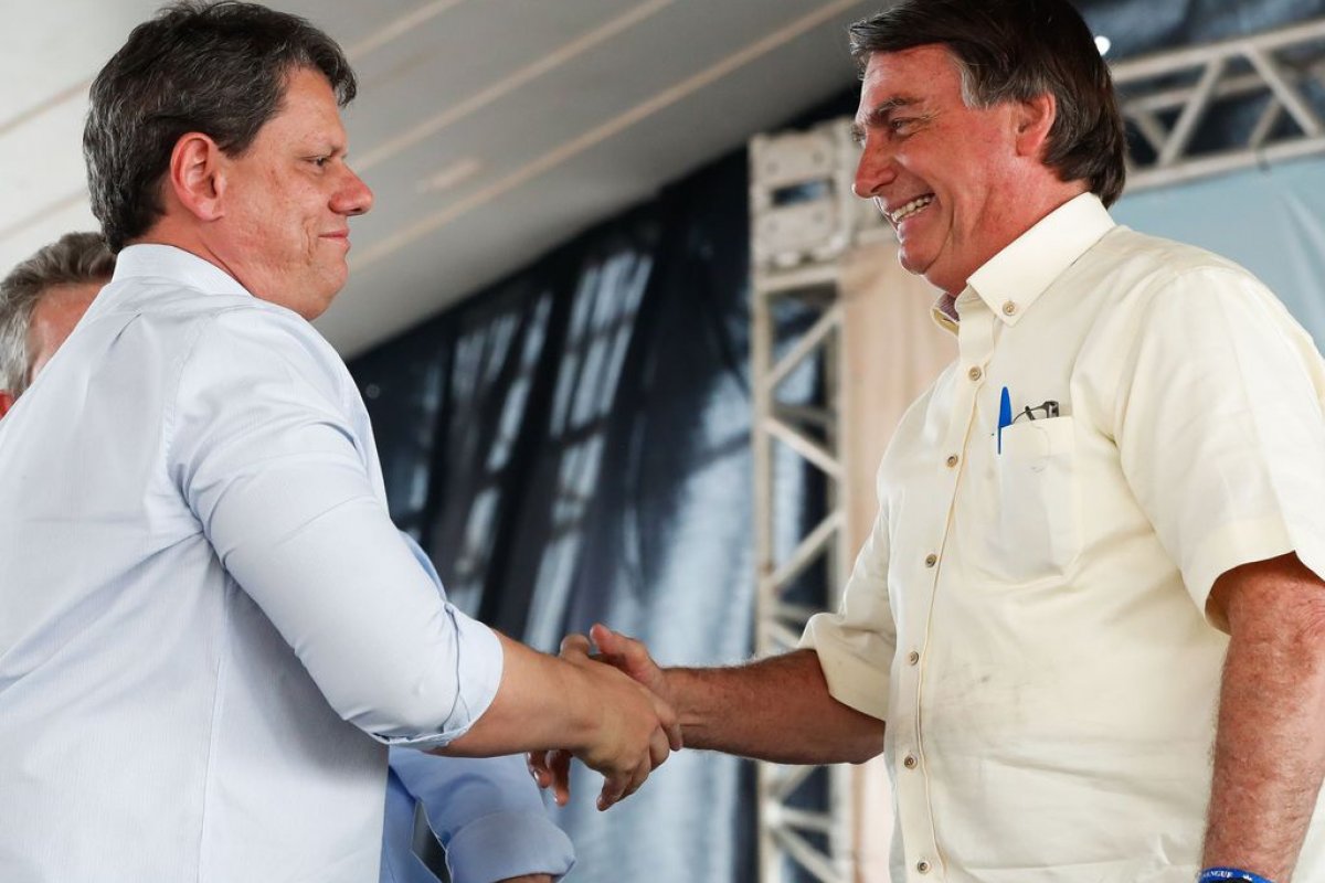 Vídeo: Bolsonaro é ovacionado ao chegar em Ribeirão Preto (SP)