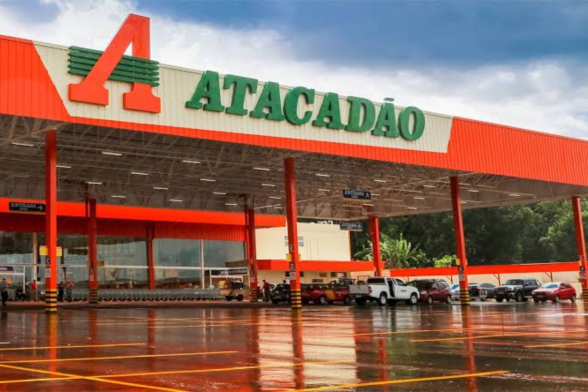 Criminosos tentam assaltar supermercado em Pirajá