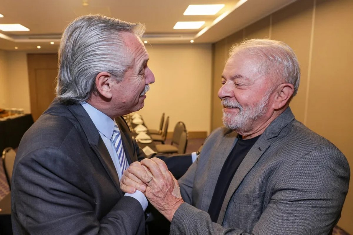 Lula se reúne com presidente da Argentina e deve propor crédito para exportação