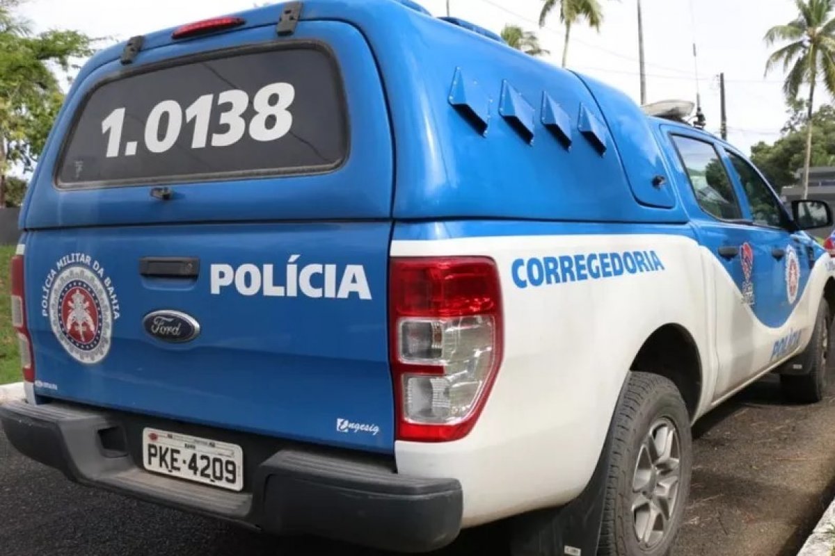 Homem invade condomínio e esfaqueia morador em Lauro de Freitas