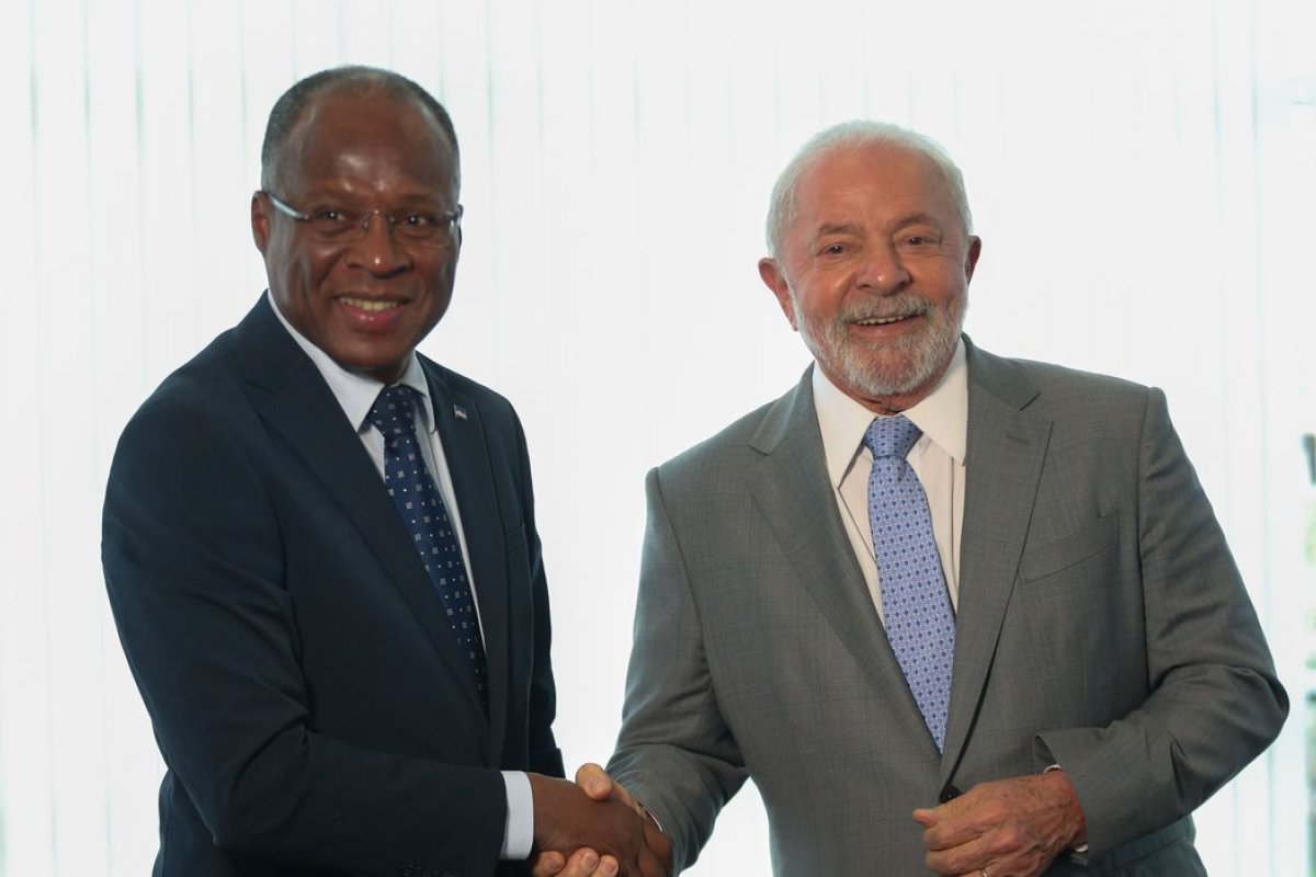 'Países africanos lusófonos voltarão a ser prioridade para o país', diz Lula