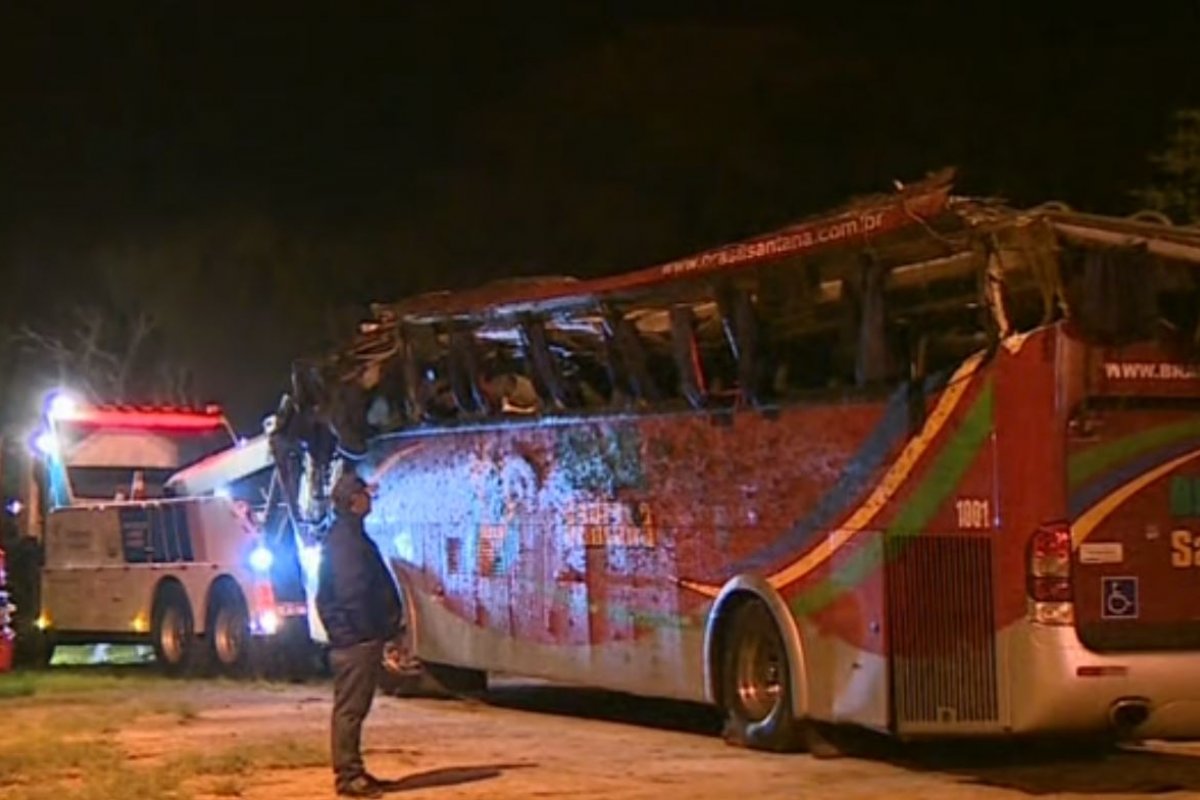 Acidente deixa 10 mortos e 51 feridos em SP