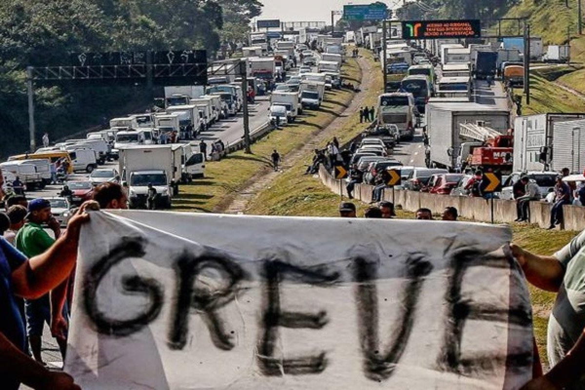 Caminhoneiros anunciam greve para o dia 16