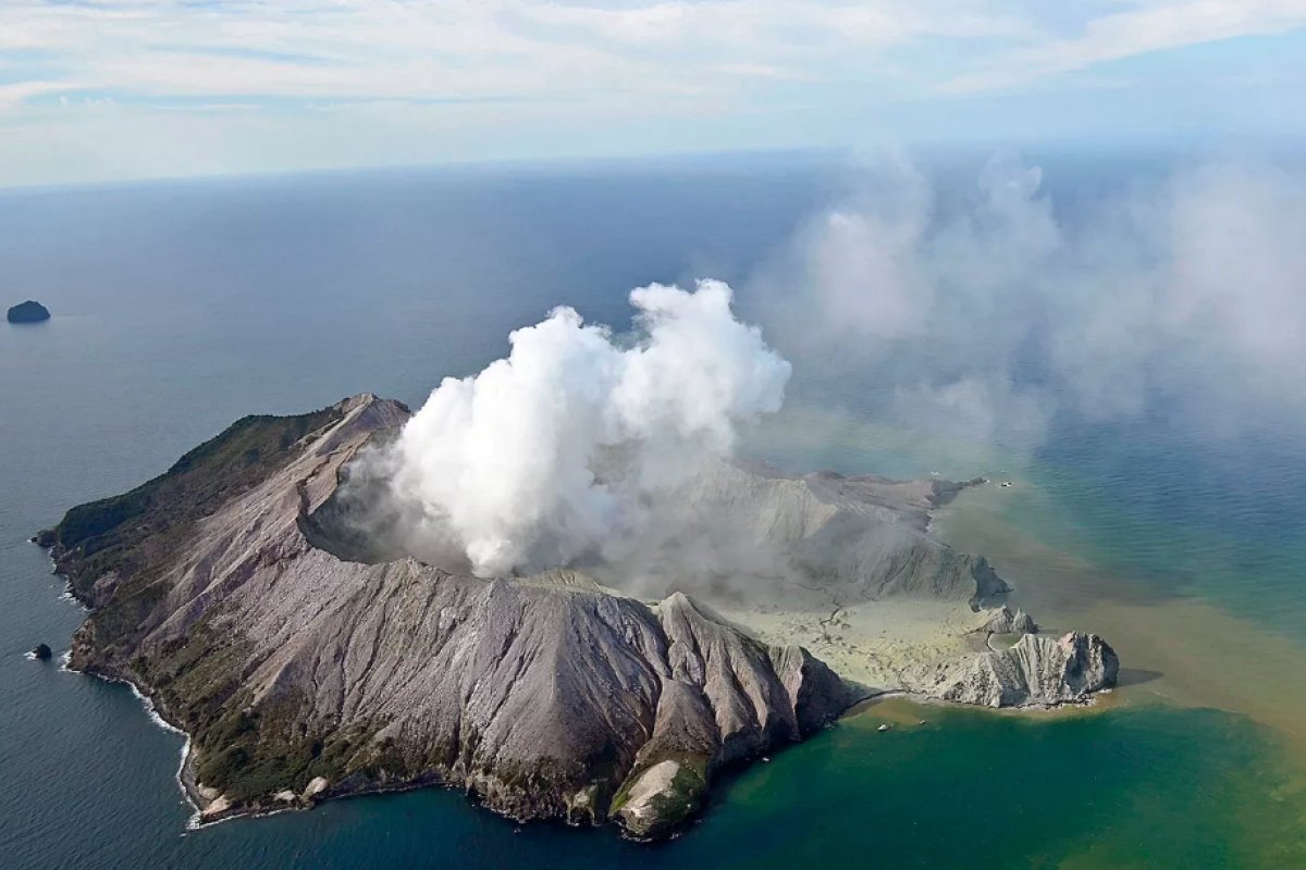 Vulcão entra em erupção na Nova Zelândia
