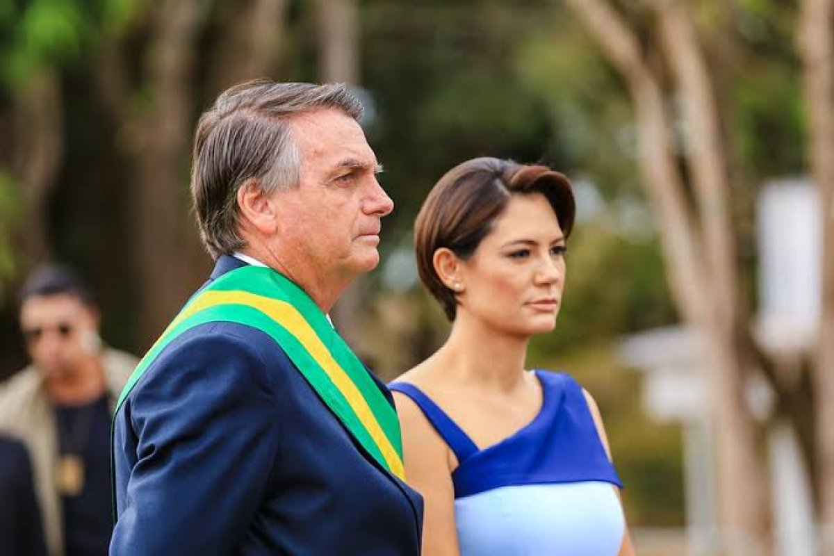 Michelle Bolsonaro diz não saber motivo de sua família ser alvo de operação da PF